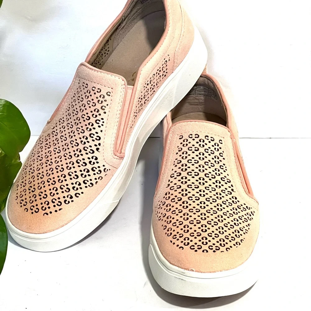 NWT Vionic Kimmie Roze Perforated Suede Slip On Sneaker 6.5